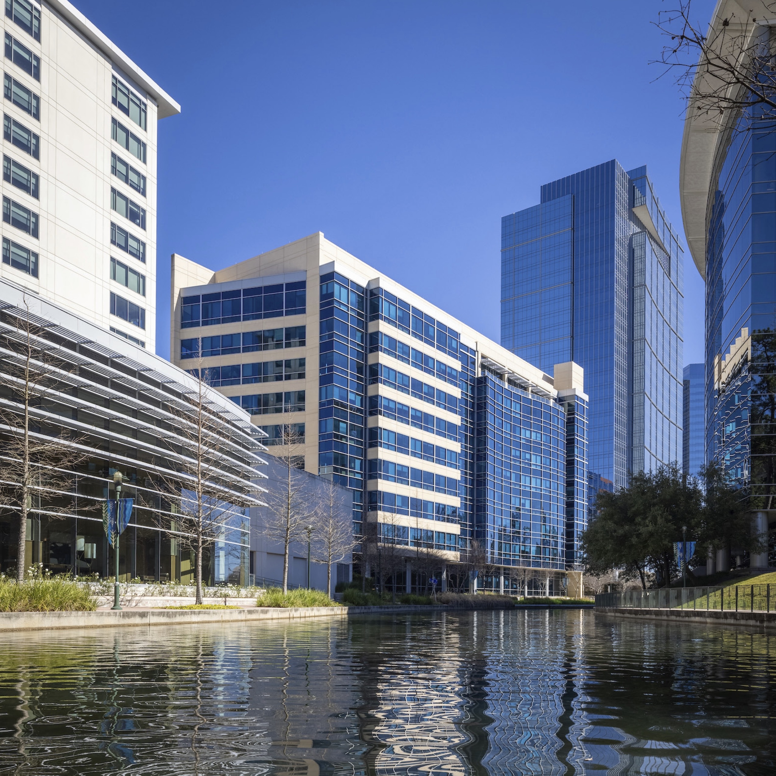 Oficinas de Abogados Catrachos USA en 4 Waterway Square Pl Ste 456, The Woodlands, Texas